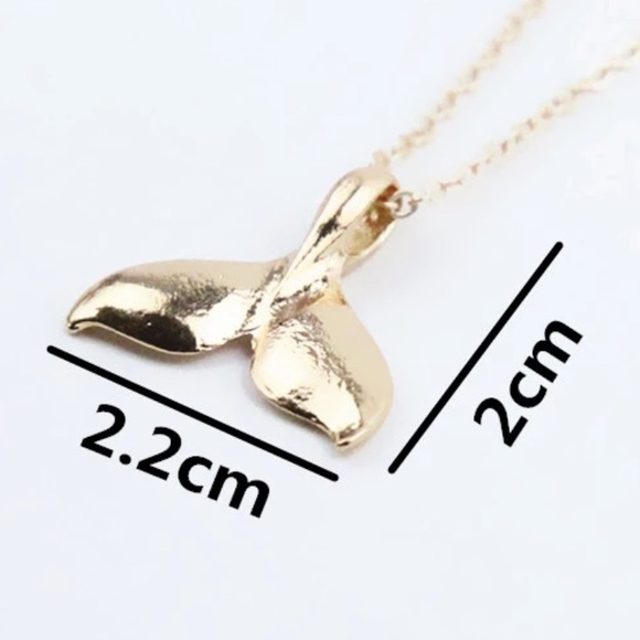 Pretty Mermaid Tail Necklace- silver tone - Picture 4 of 4